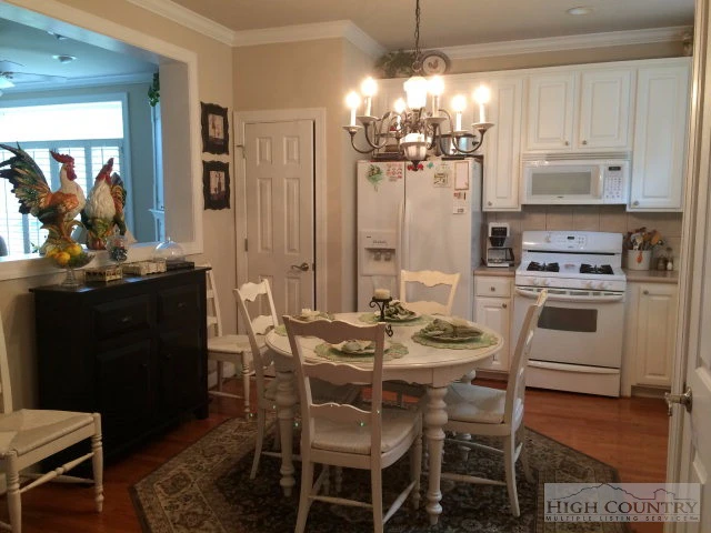 Image number 6 for the current listing