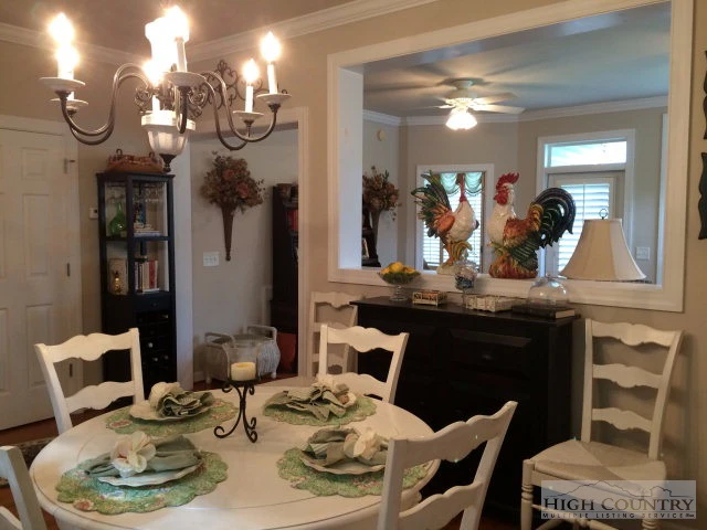 Image number 5 for the current listing