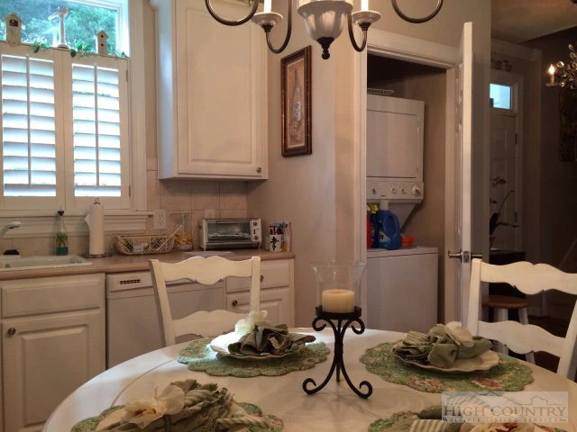 Image number 4 for the current listing
