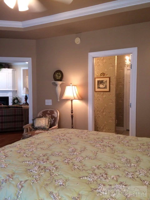 Image number 3 for the current listing