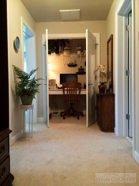 Image number 14 for the current listing