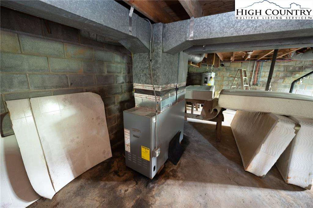 Image number 13 for the current listing