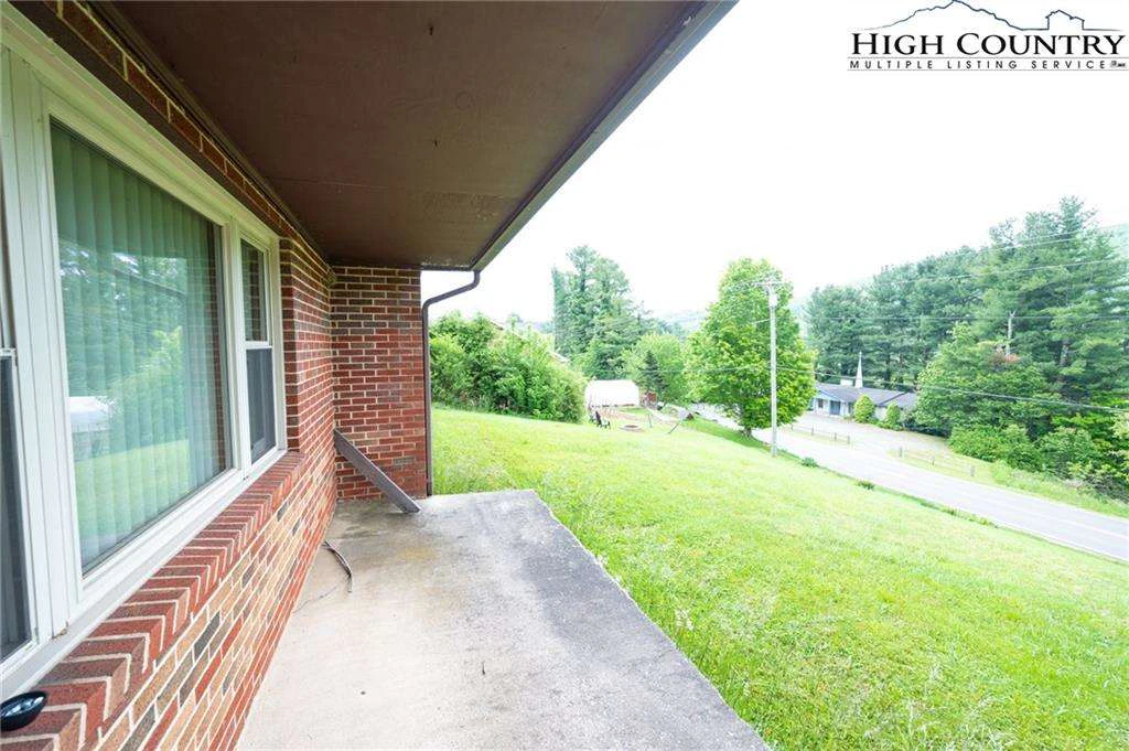 Image number 14 for the current listing