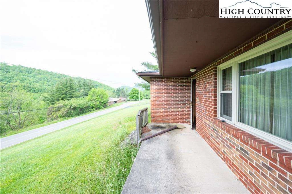 Image number 16 for the current listing