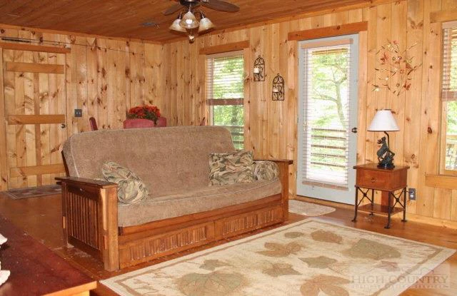 Image number 14 for the current listing