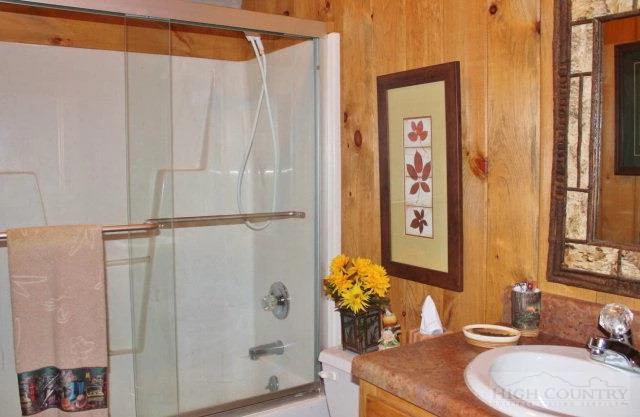 Image number 3 for the current listing