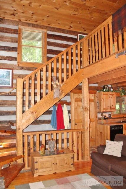 Image number 18 for the current listing