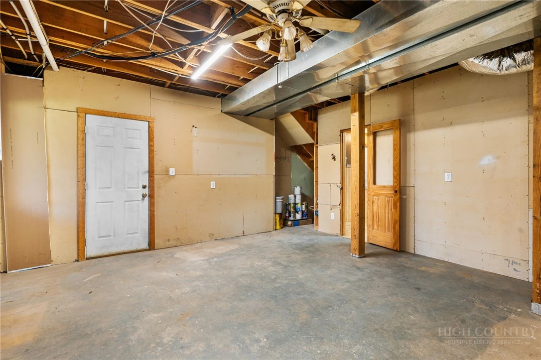 Image number 18 for the current listing