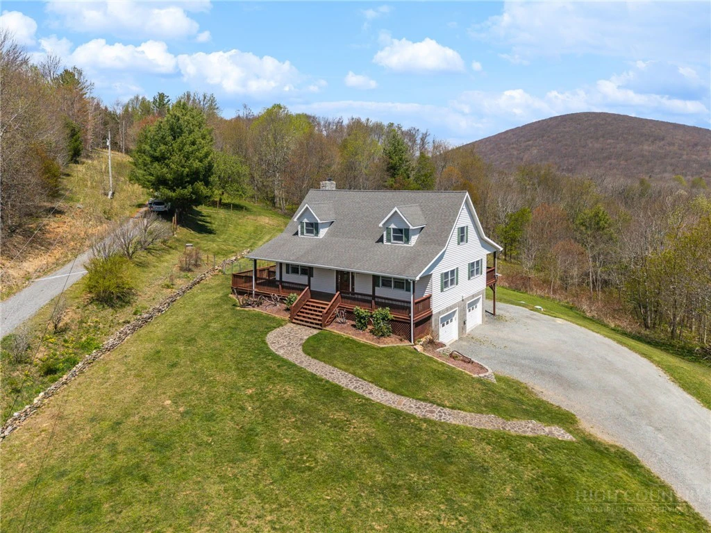 Image number 1 for the current listing