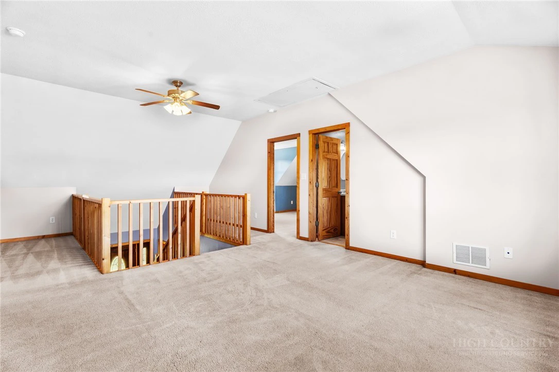 Image number 4 for the current listing