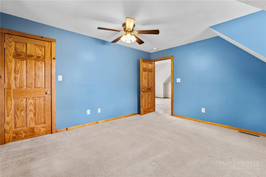 Image number 7 for the current listing