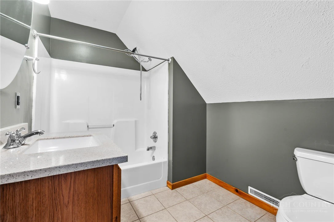 Image number 8 for the current listing