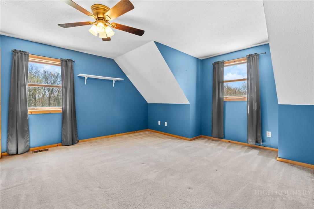 Image number 11 for the current listing