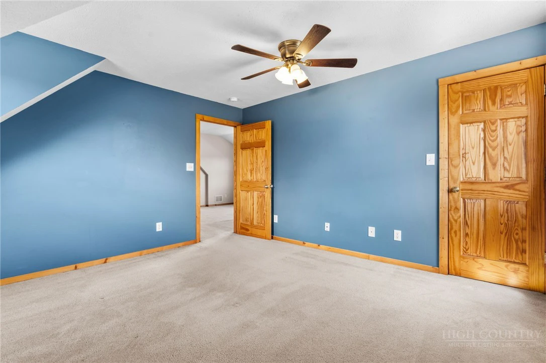 Image number 12 for the current listing