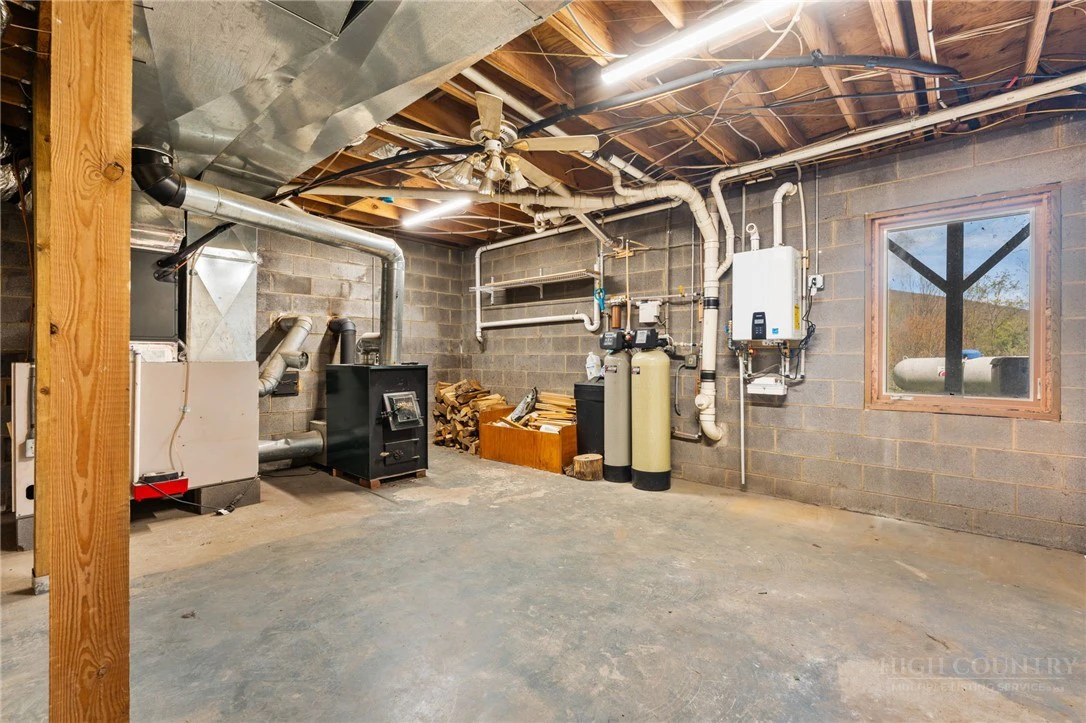 Image number 17 for the current listing