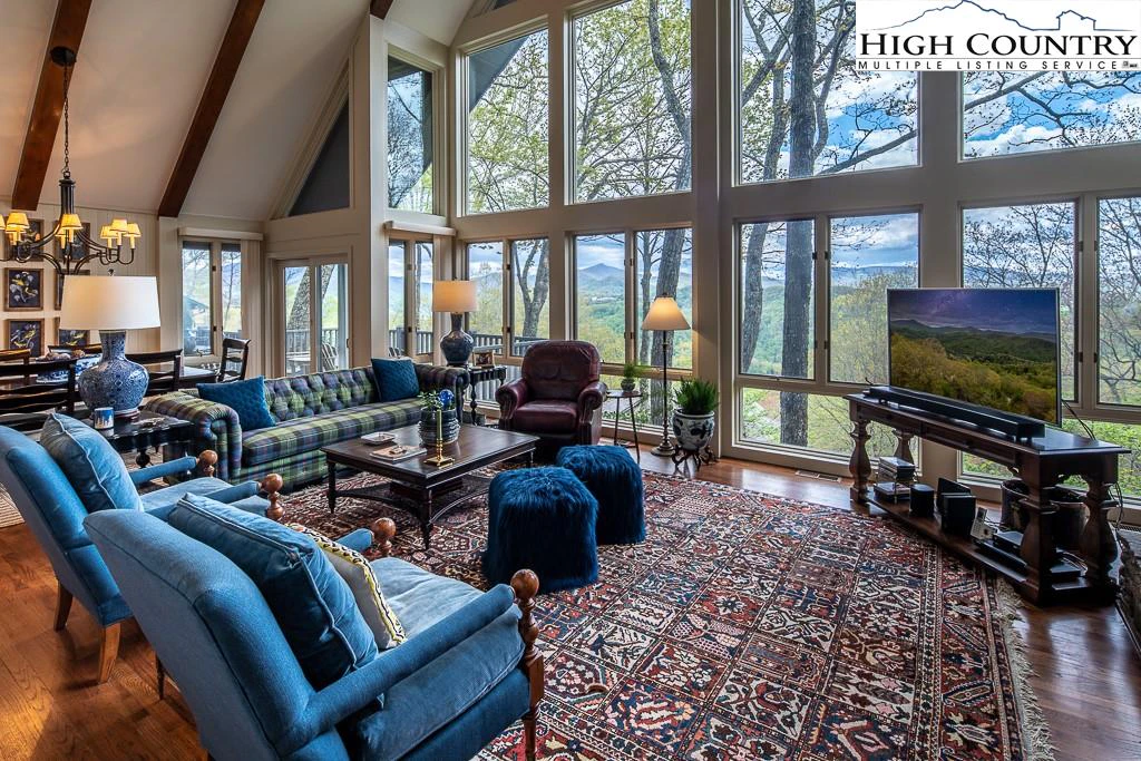 Image number 1 for the current listing