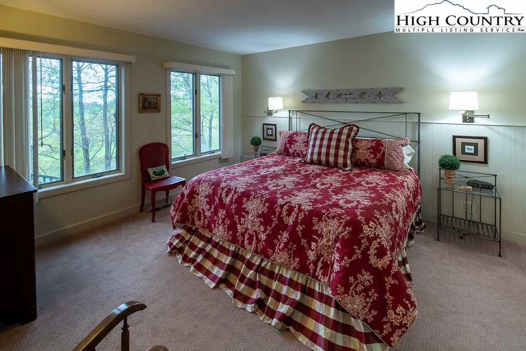 Image number 3 for the current listing