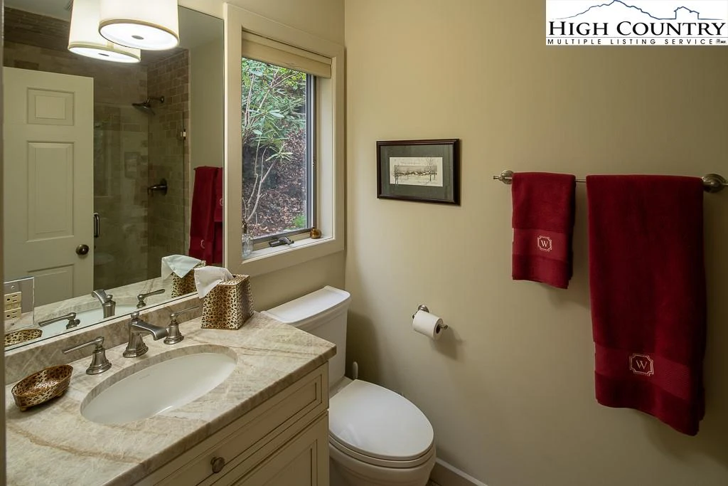 Image number 4 for the current listing