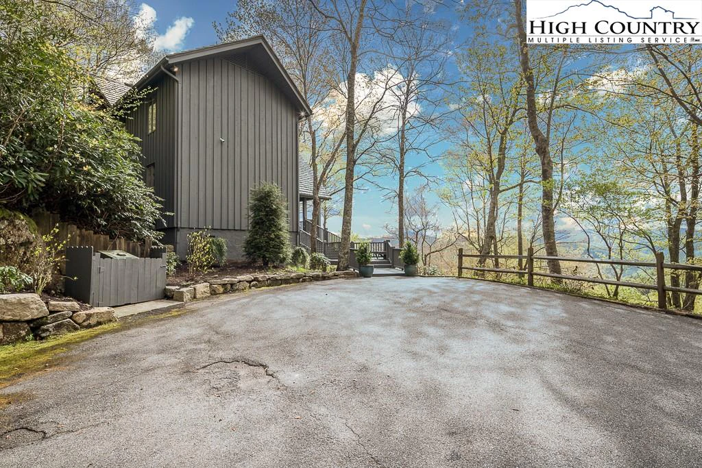 Image number 19 for the current listing