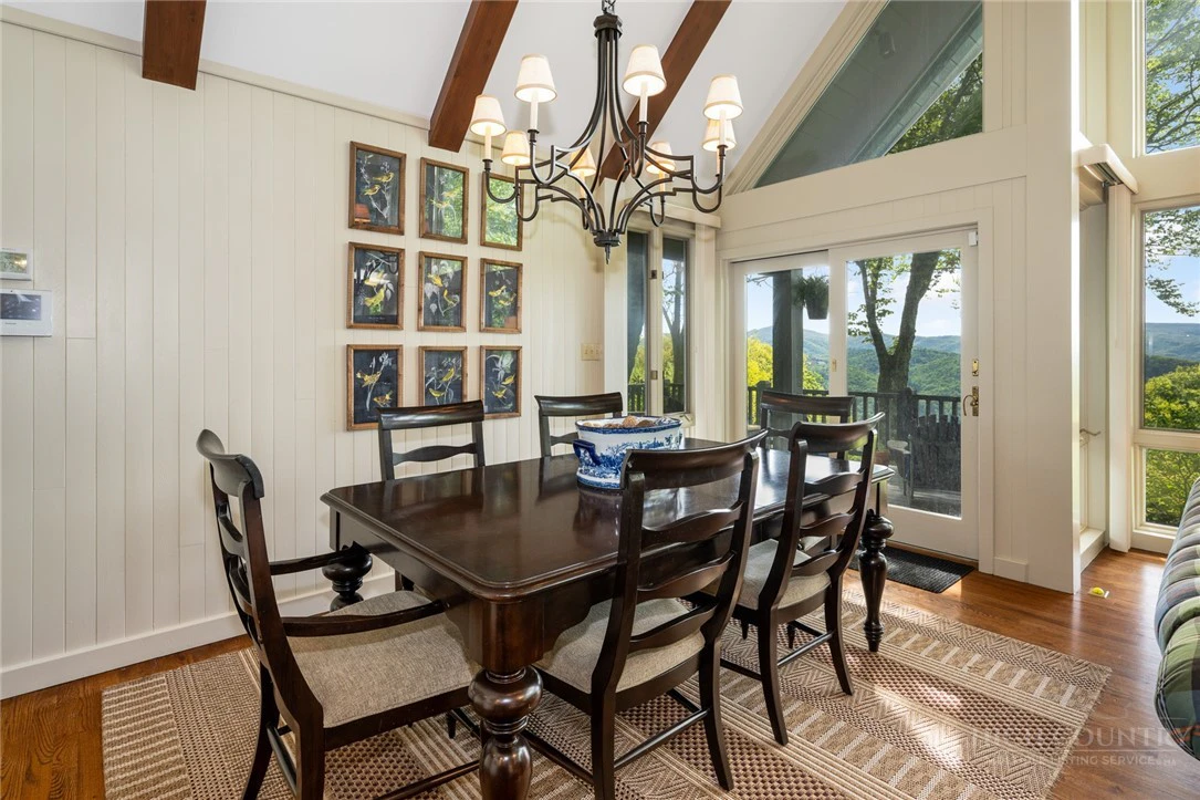 Image number 8 for the current listing
