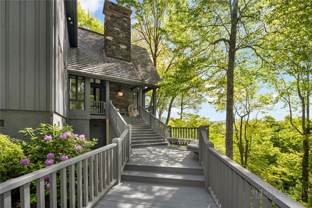 Image number 1 for the current listing