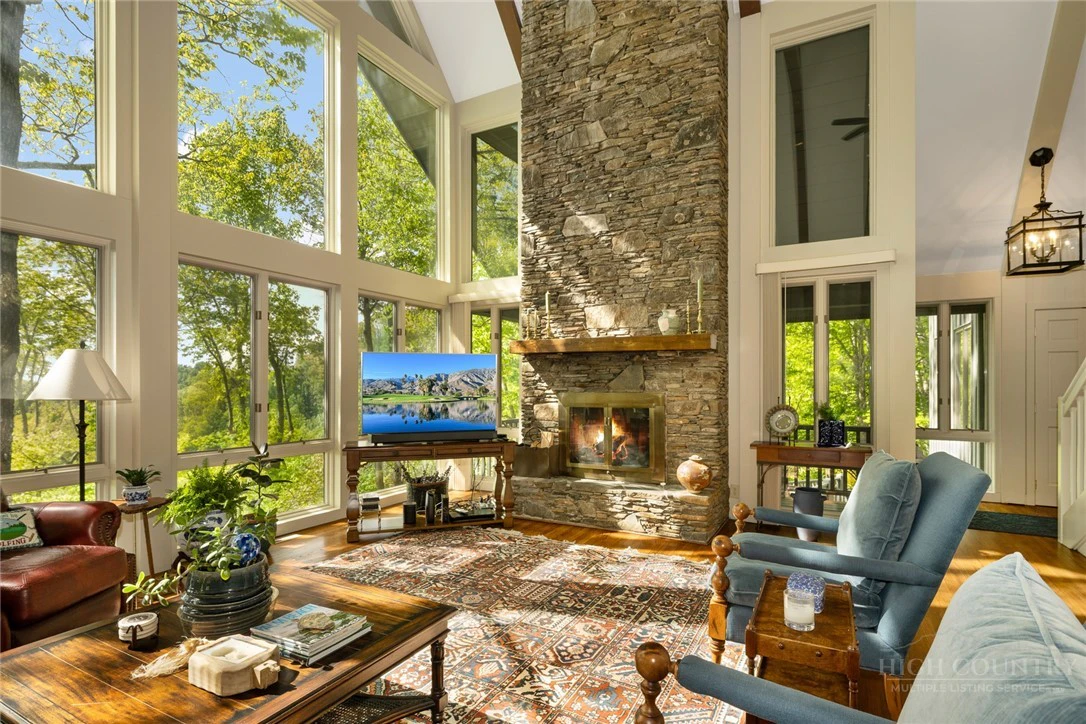 Image number 4 for the current listing