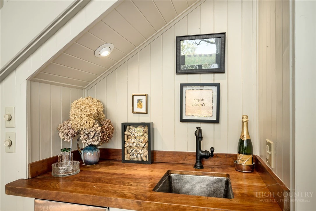 Image number 20 for the current listing
