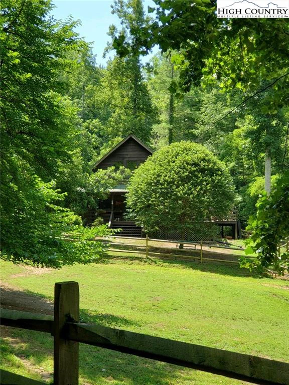 Image number 4 for the current listing
