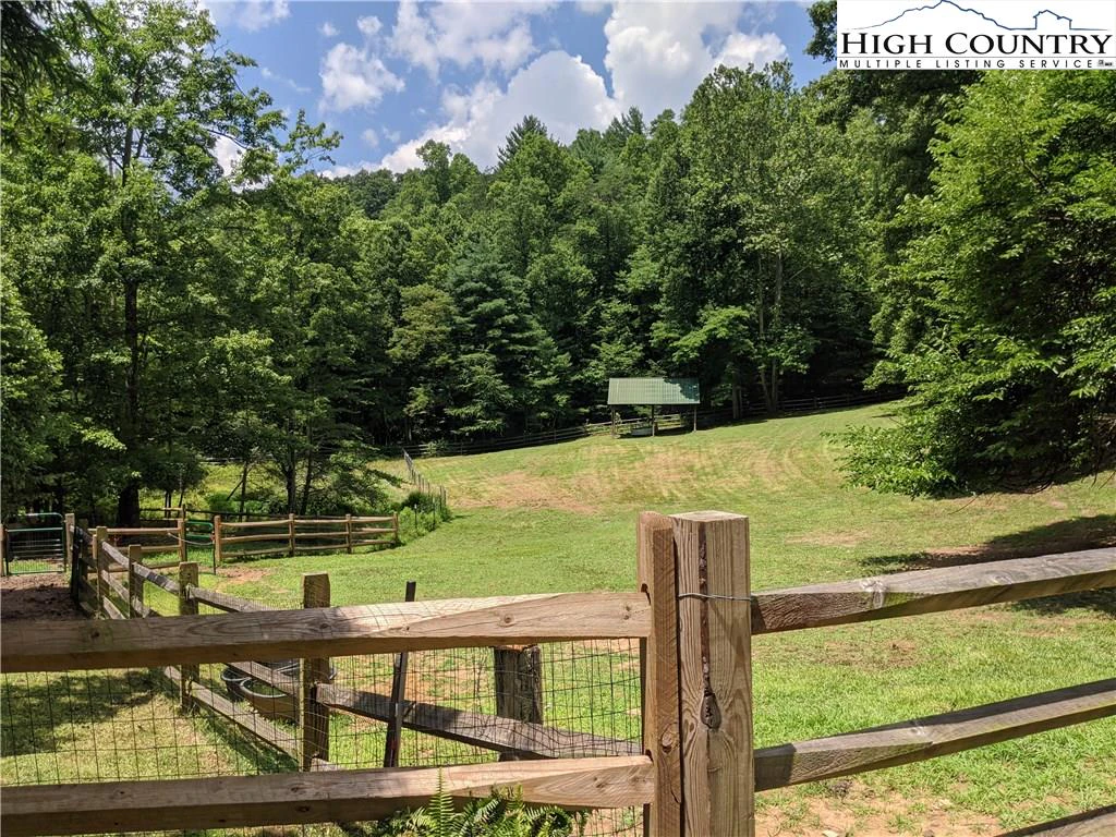 Image number 14 for the current listing
