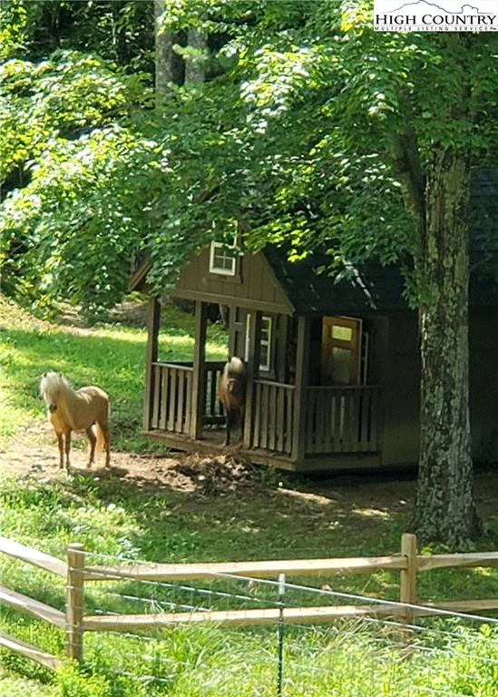 Image number 19 for the current listing