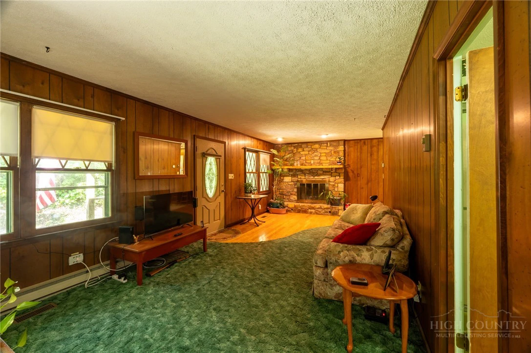Image number 12 for the current listing