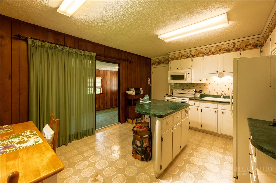 Image number 14 for the current listing