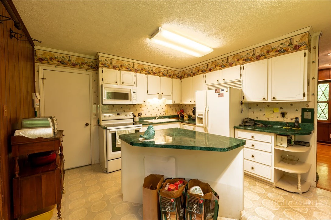 Image number 15 for the current listing