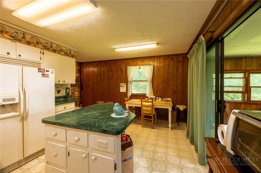 Image number 16 for the current listing