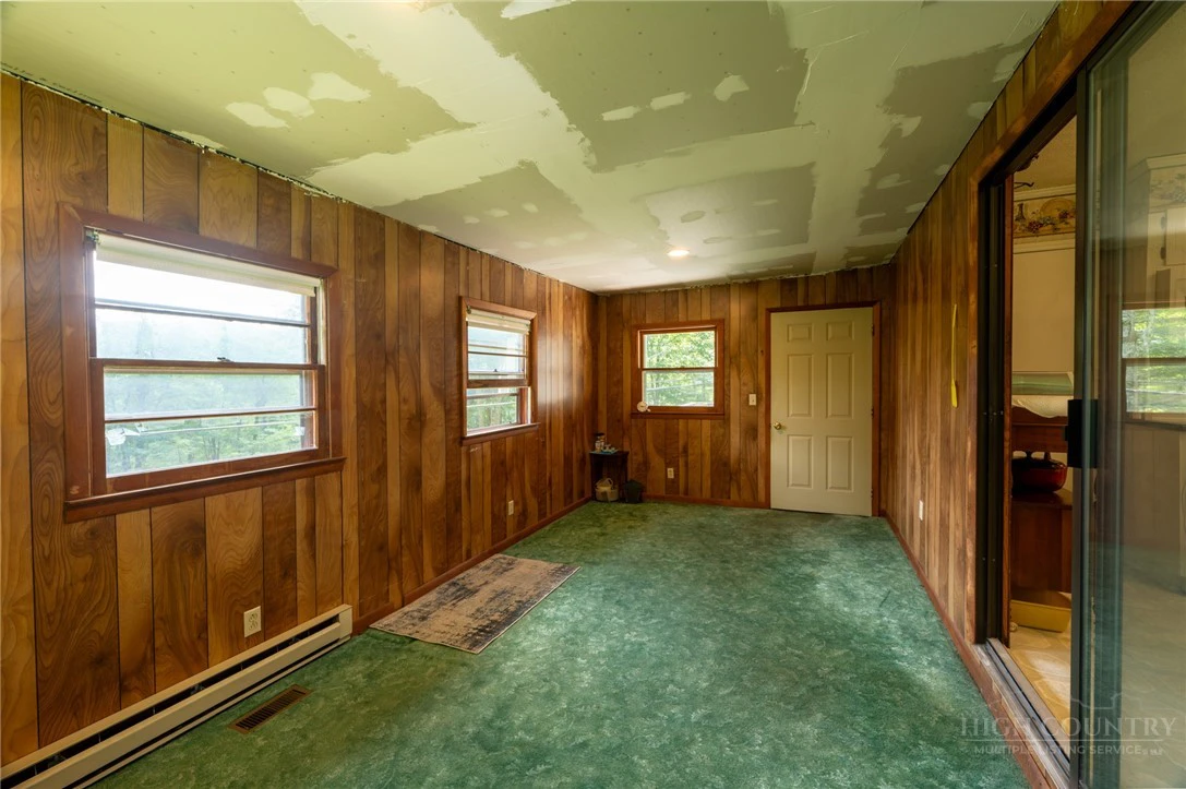 Image number 17 for the current listing