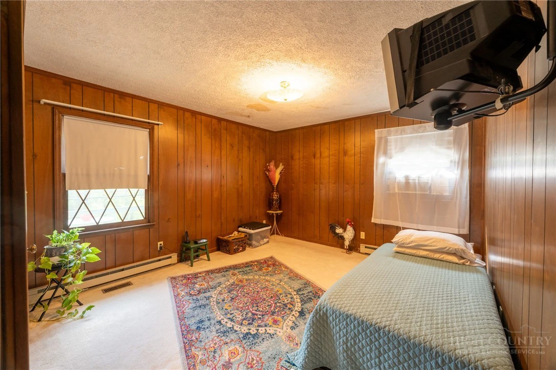 Image number 19 for the current listing