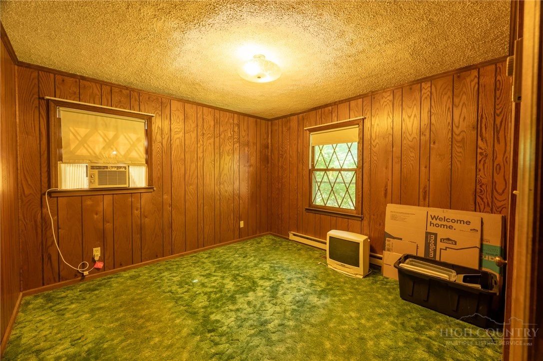 Image number 21 for the current listing