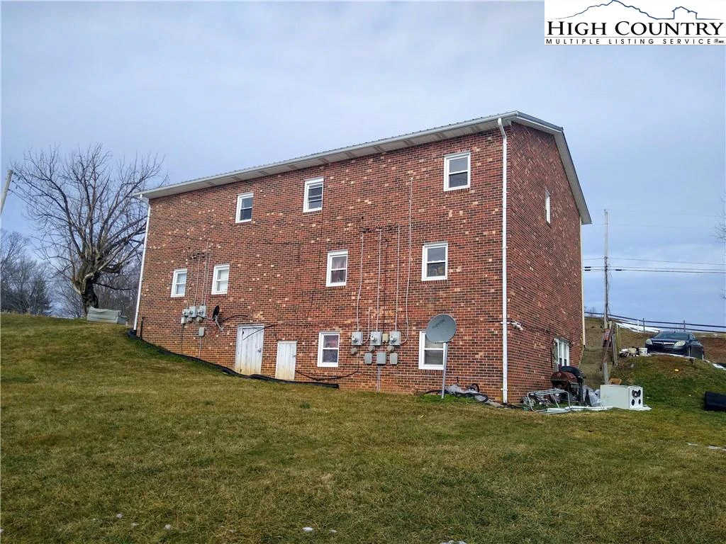 Image number 4 for the current listing