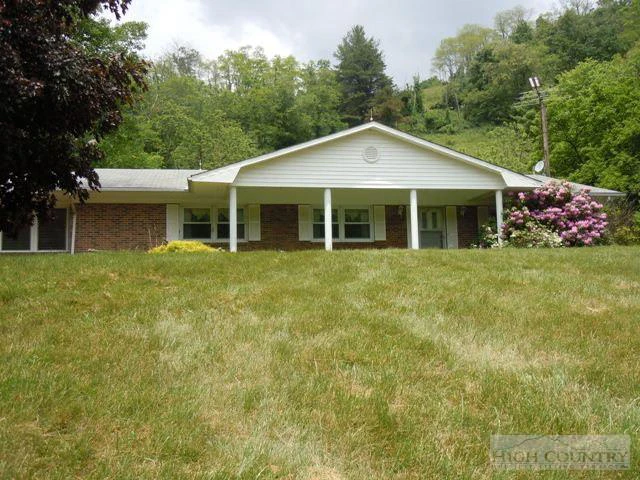 Image number 1 for the current listing