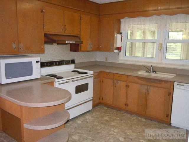 Image number 11 for the current listing