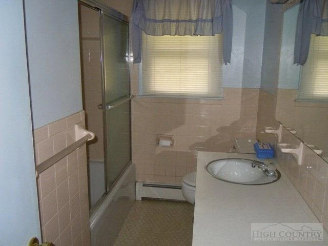 Image number 13 for the current listing