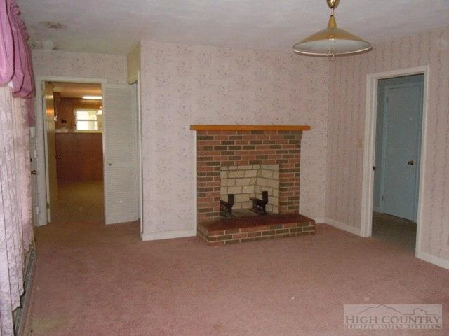 Image number 4 for the current listing