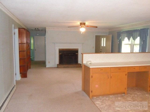 Image number 8 for the current listing