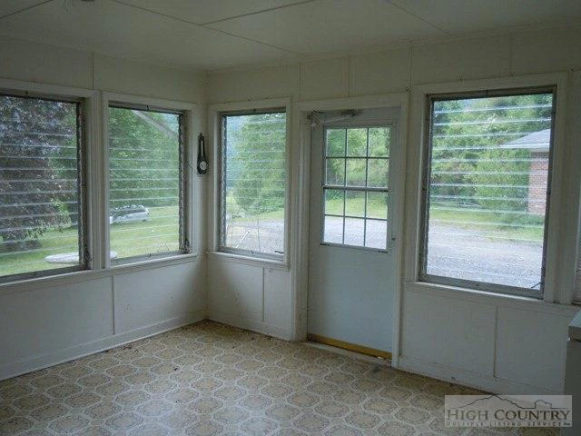 Image number 10 for the current listing