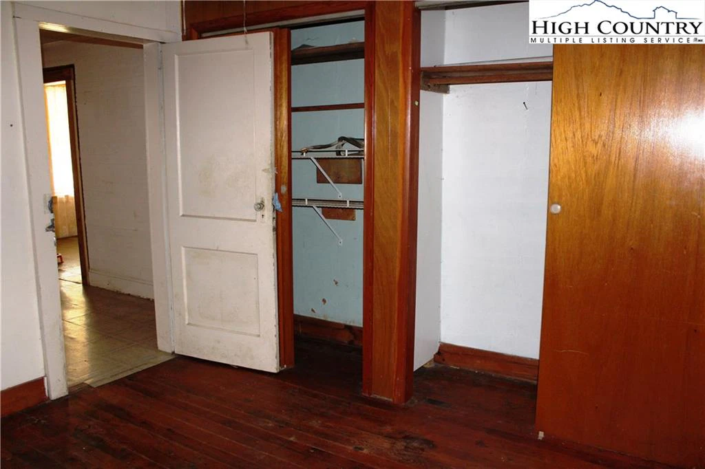 Image number 10 for the current listing