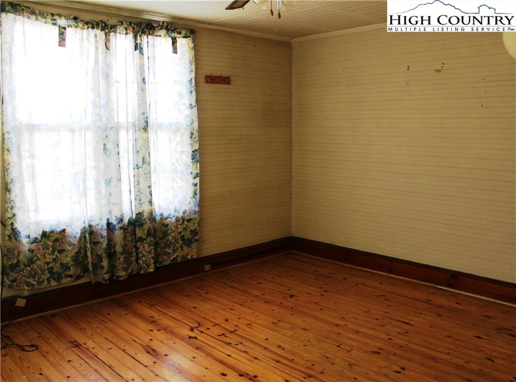 Image number 9 for the current listing