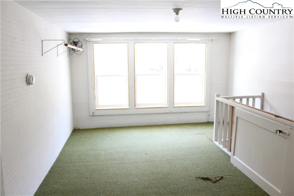 Image number 4 for the current listing