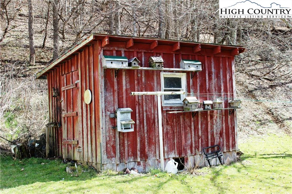 Image number 19 for the current listing