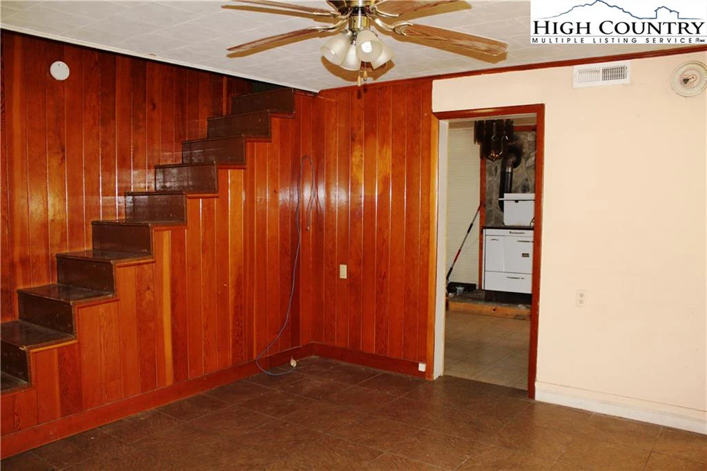 Image number 15 for the current listing