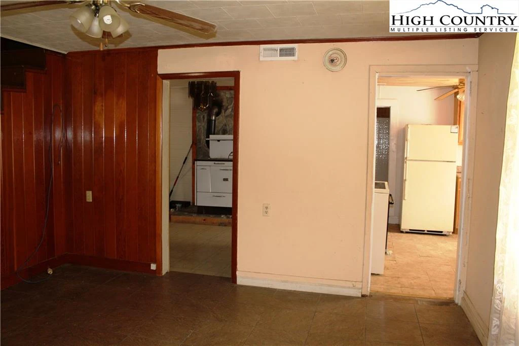 Image number 14 for the current listing